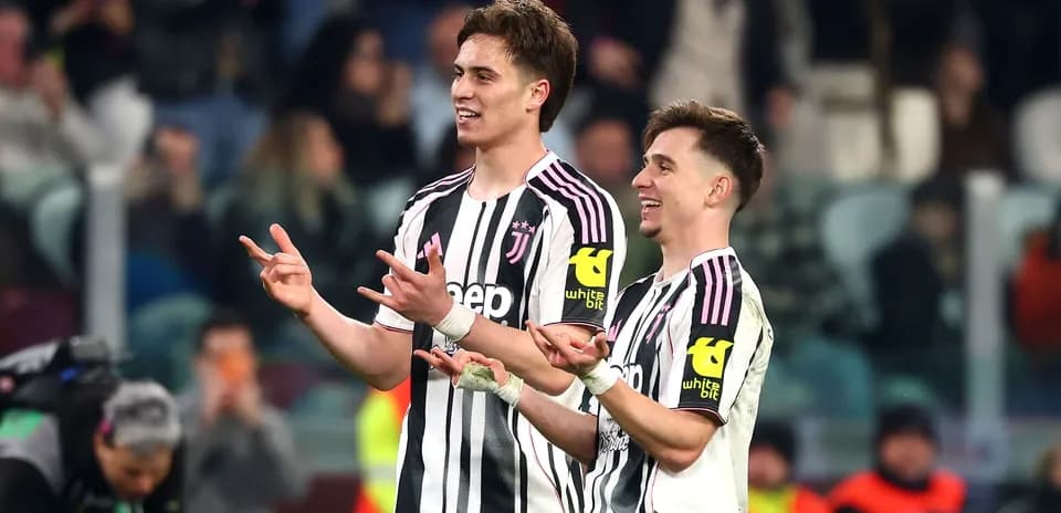 Jugadores de Juventus celebrando en el campo