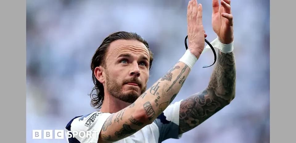 Jugador de Tottenham aplaudiendo a la afición