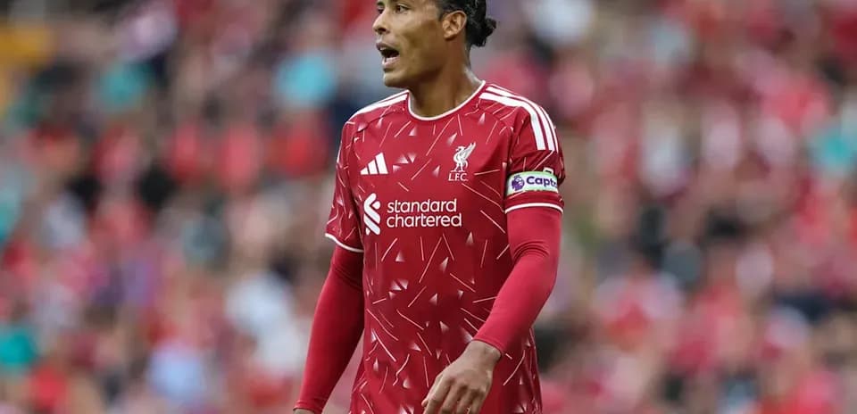 Jugador de Liverpool en el campo durante el partido