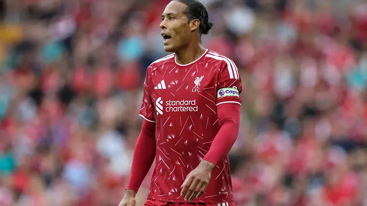 Jugador de Liverpool en el campo durante el partido