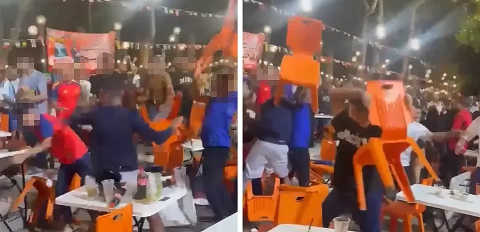 Multitud en un bar lanzando sillas durante celebración