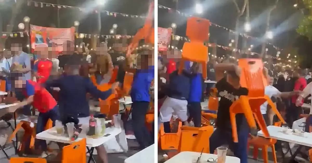 Multitud en un bar lanzando sillas durante celebración