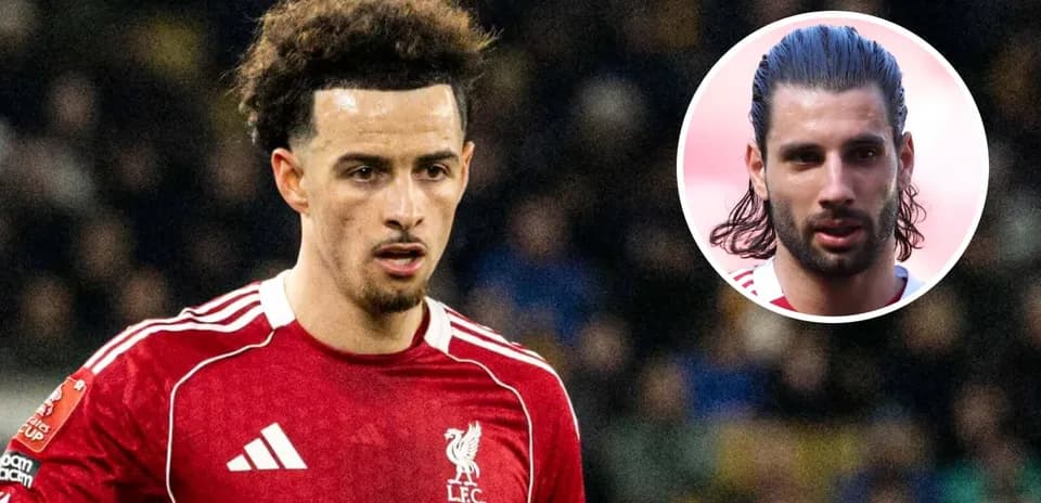 Jugador de Liverpool en el campo durante un partido