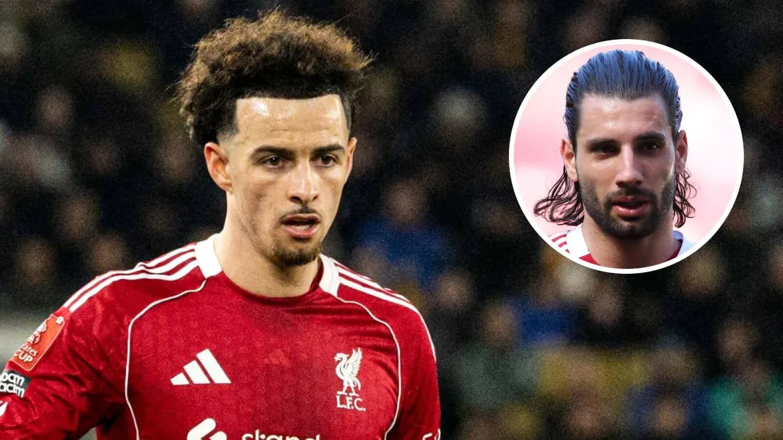 Jugador de Liverpool en el campo durante un partido