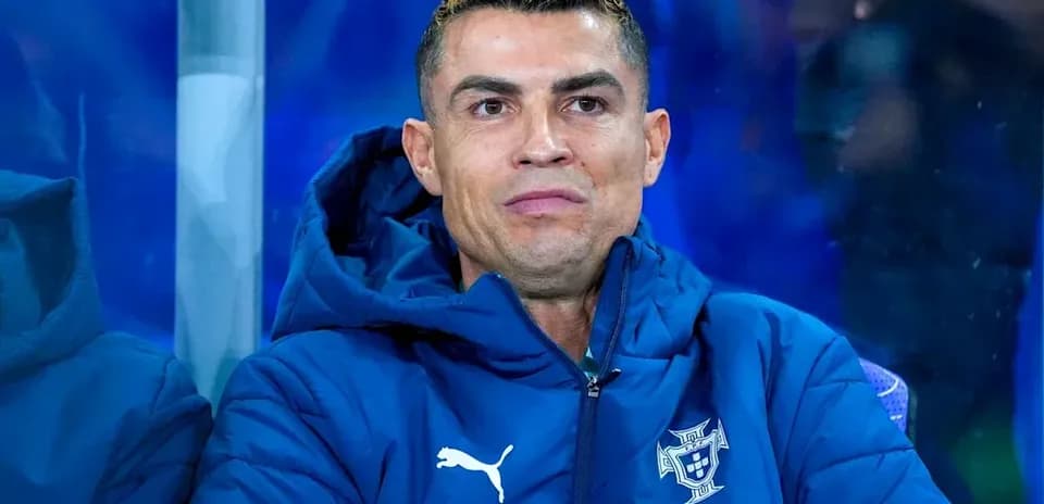 Cristiano Ronaldo en el banquillo de Portugal