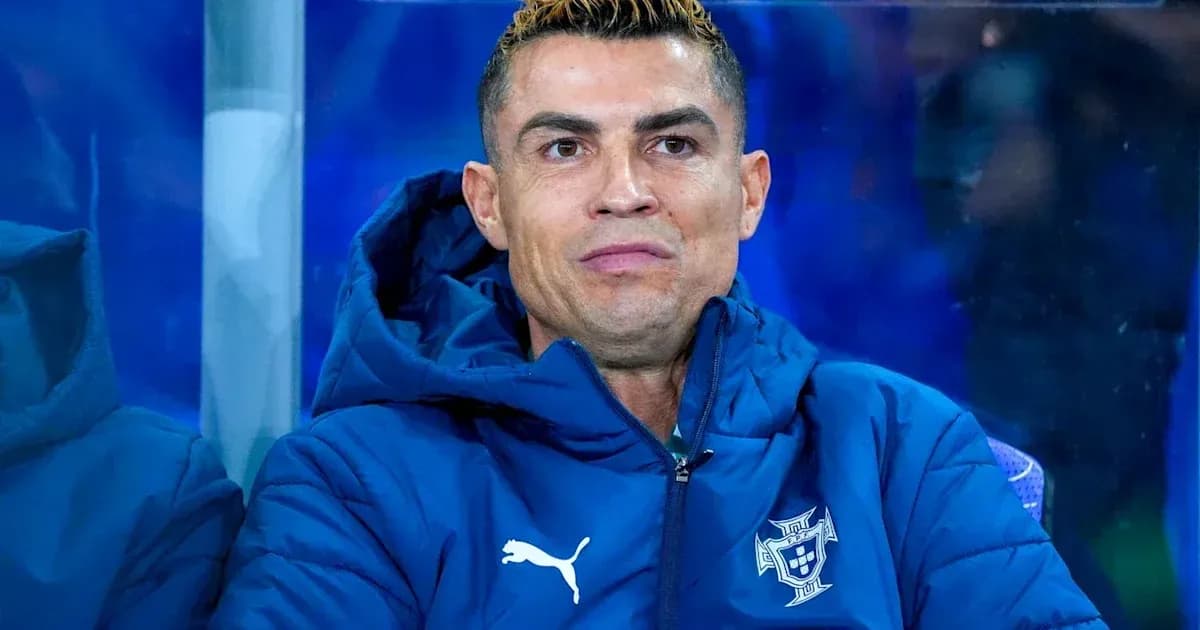 Cristiano Ronaldo en el banquillo de Portugal