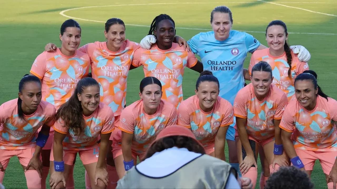 Equipo de Orlando Pride en formación