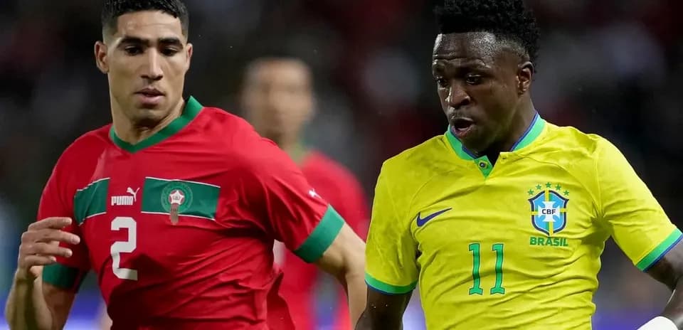 Jugadores de Brasil y Marruecos en el partido