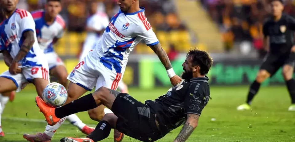 Acción del partido entre Universidad de Chile y Coquimbo Unido