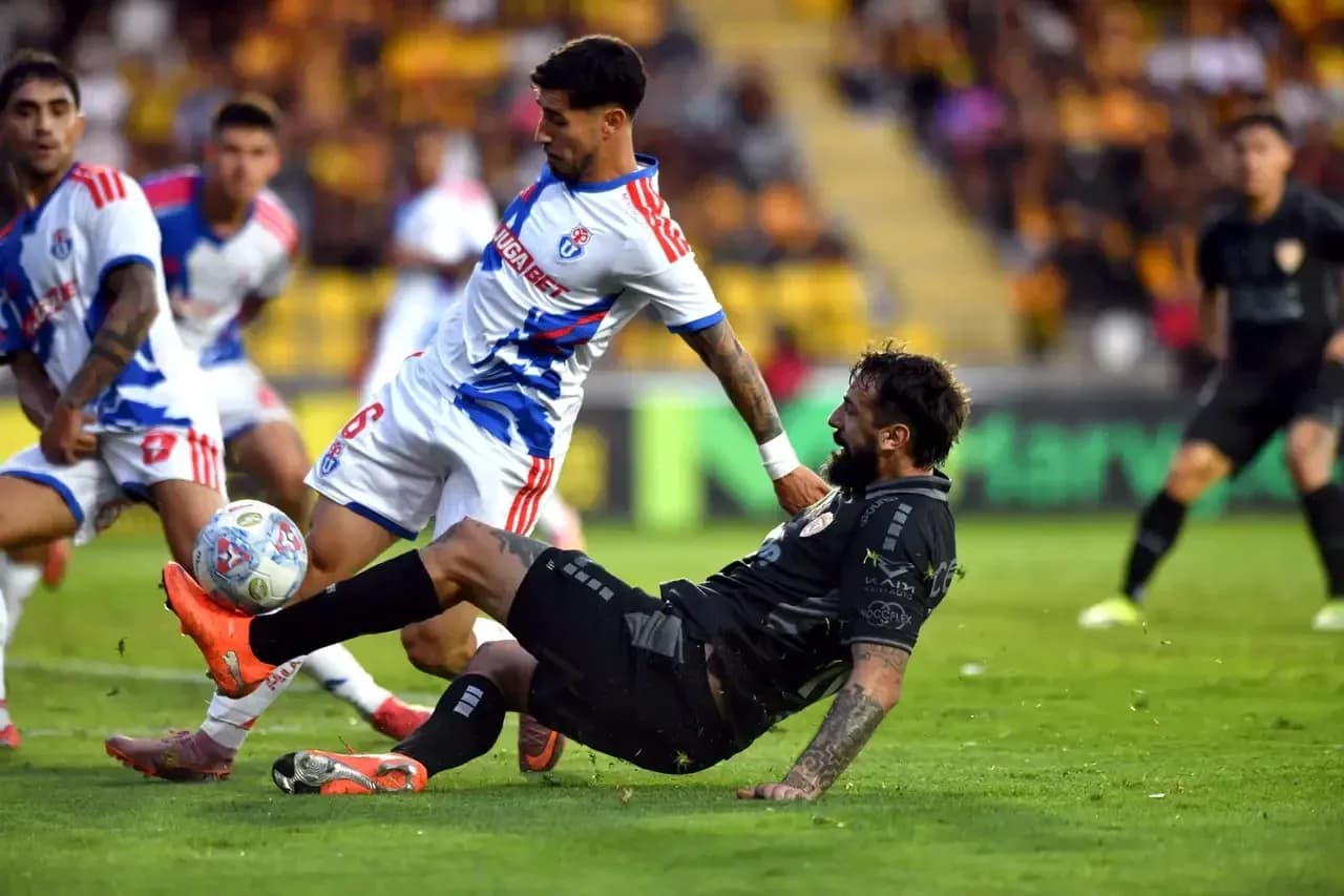 Acción del partido entre Universidad de Chile y Coquimbo Unido