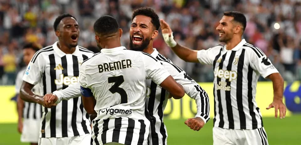 Jugadores de Juventus celebrando un gol