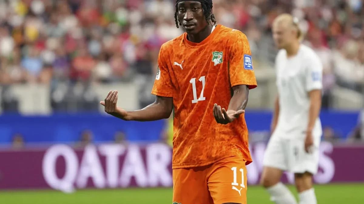 Jugador de Costa de Marfil en acción durante el partido