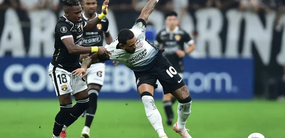 Jugador de Corinthians en acción contra Vasco