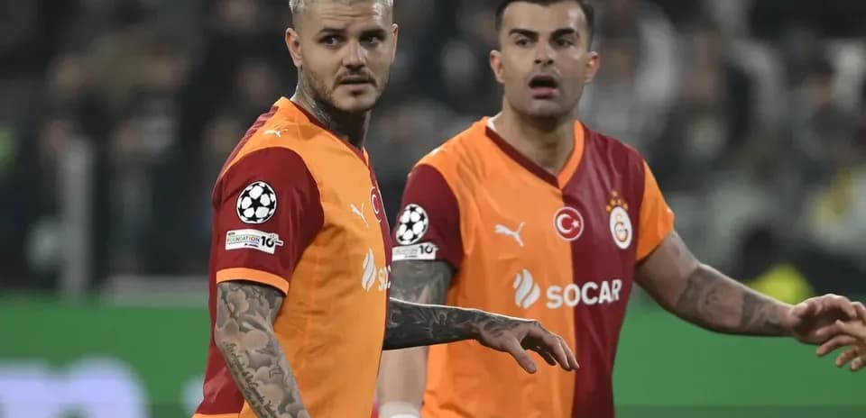 Jugadores de Galatasaray en partido de Champions League