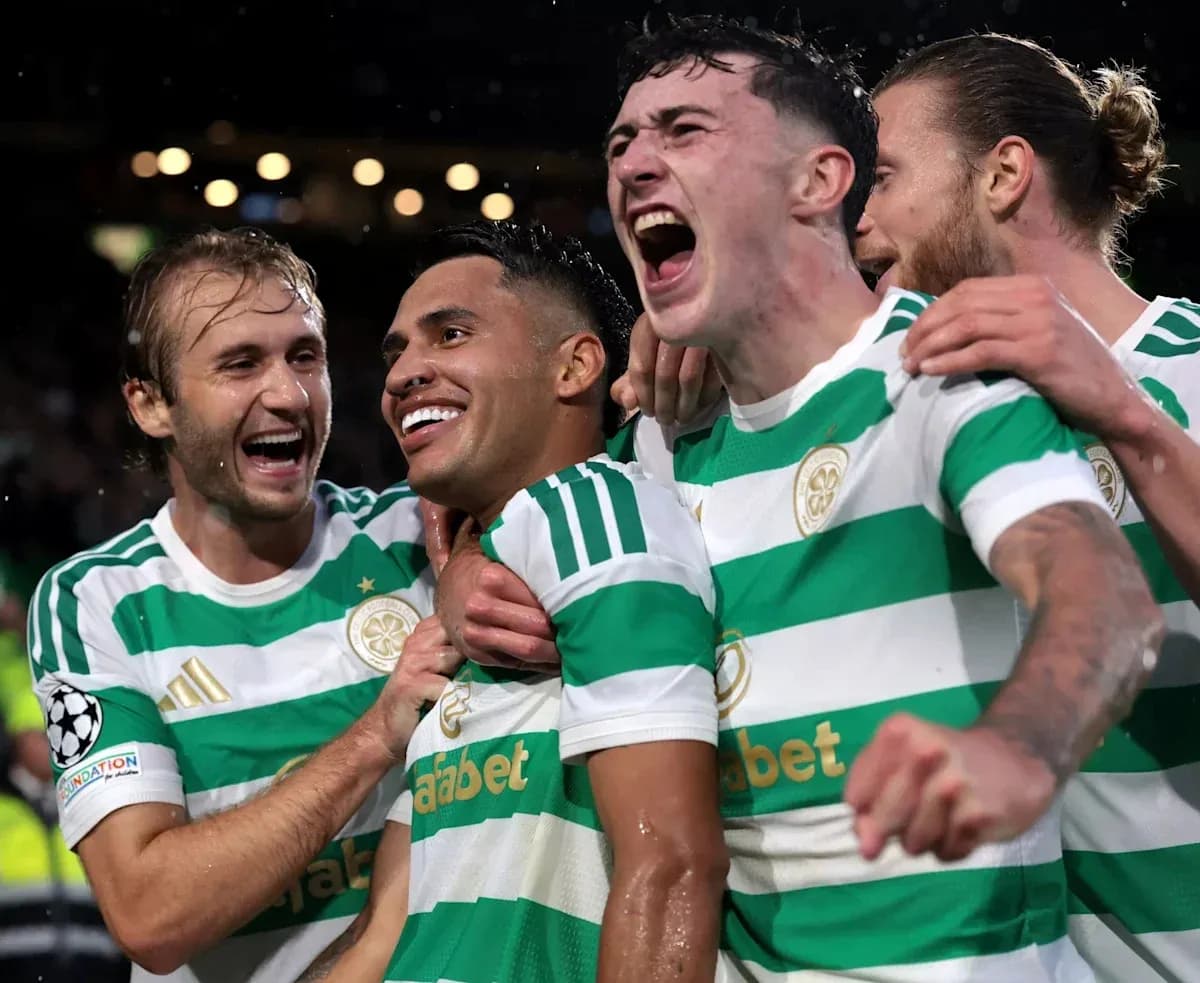 Jugadores del Celtic celebrando un gol