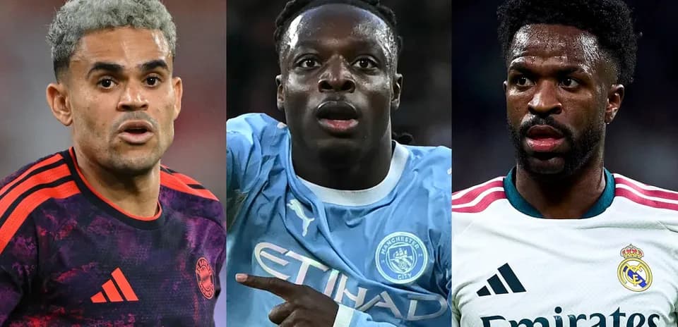 Tres jugadores de fútbol en acción durante partidos
