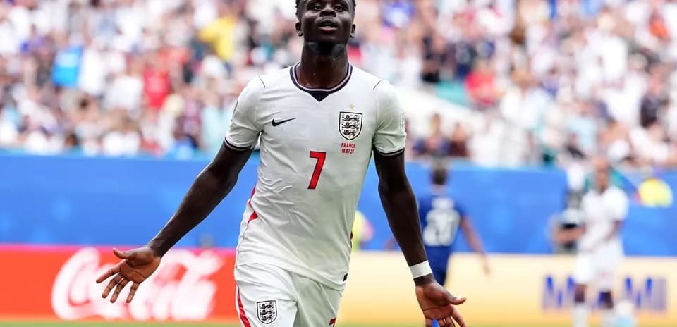 Jugador de Inglaterra celebrando un gol
