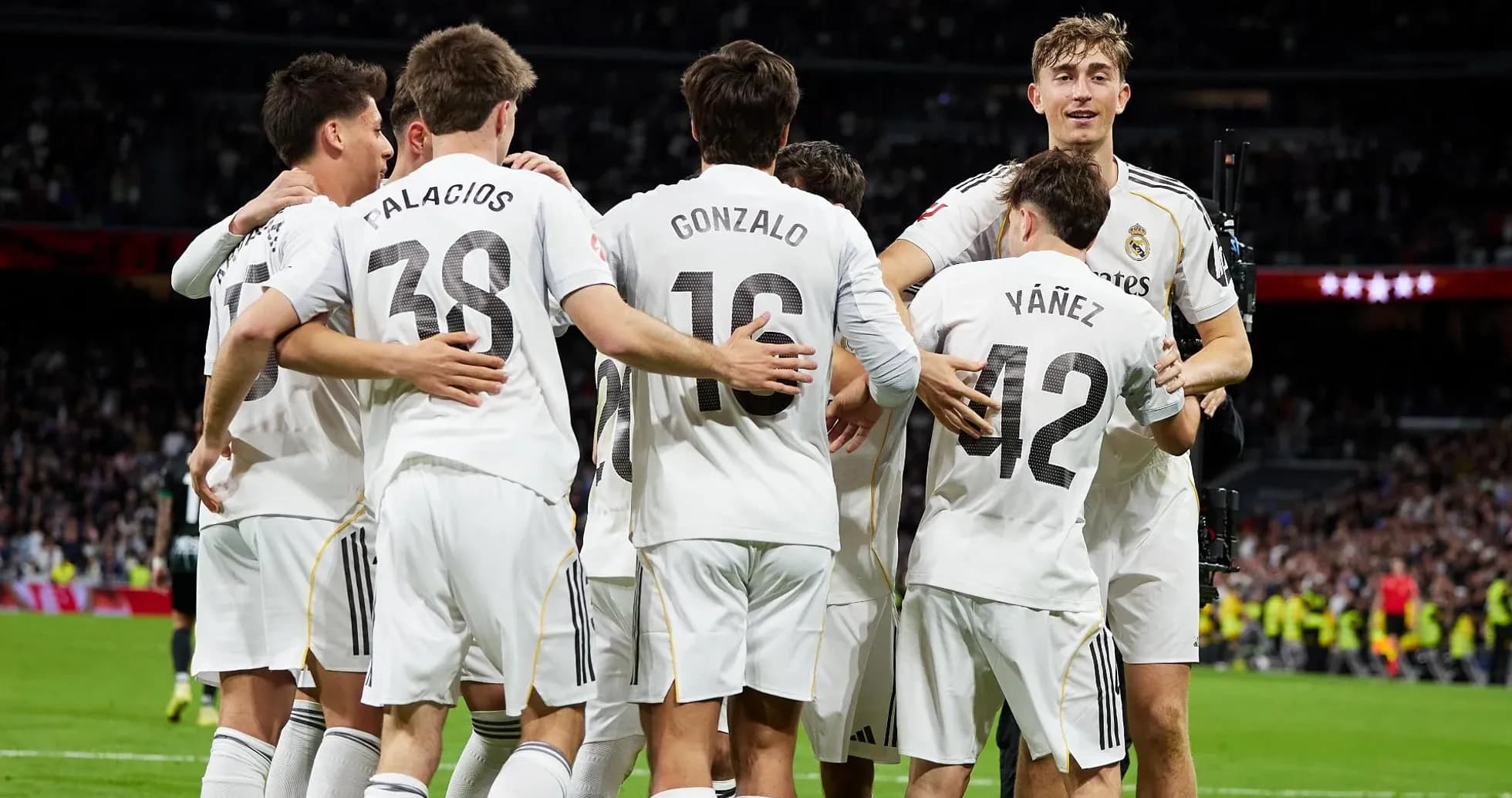 Jugadores de Real Madrid celebrando un gol