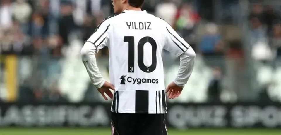 Jugador de fútbol con camiseta de la Juventus