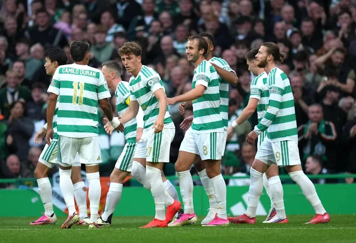 Jugadores de Celtic celebrando un gol en el partido