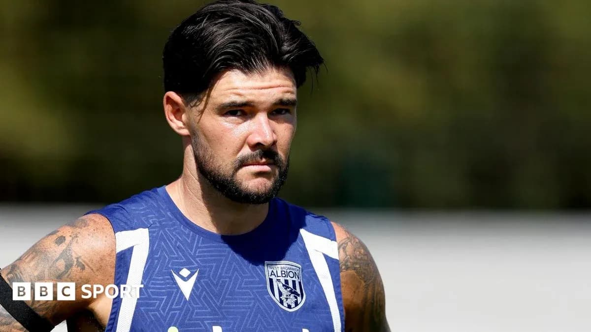 Jugador en entrenamiento con camiseta de West Bromwich Albion