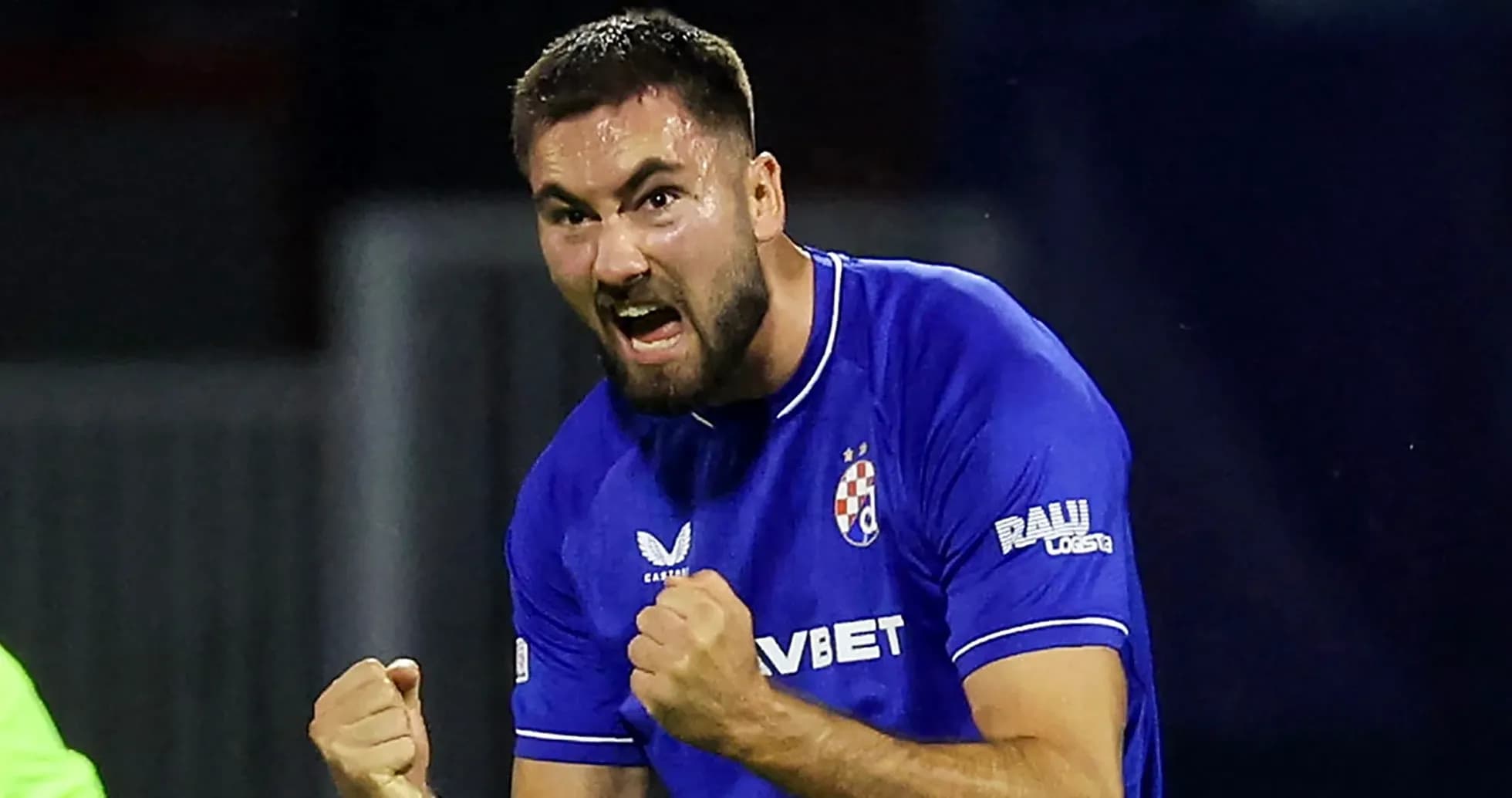 Jugador celebrando un gol en partido de fútbol