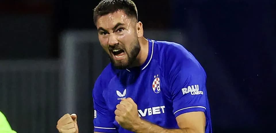 Jugador celebrando un gol en partido de fútbol