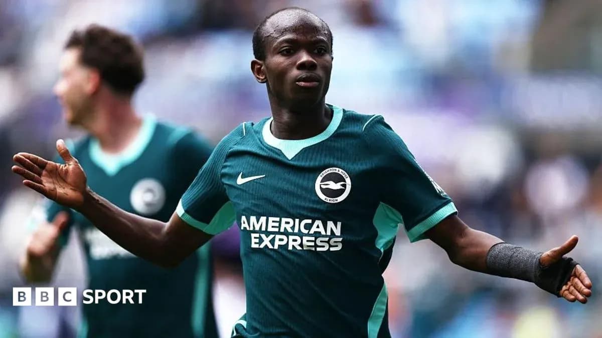 Jugador de Brighton celebrando un gol en el campo