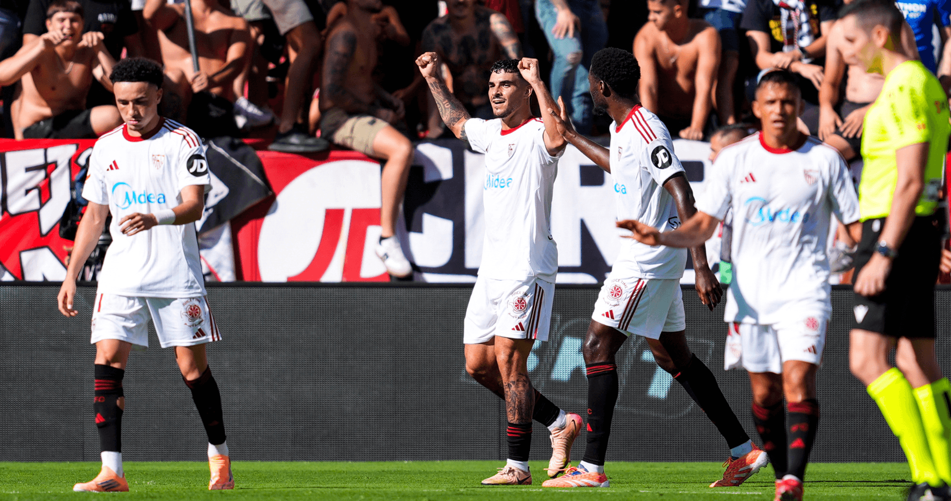 Jugadores celebrando un gol en La Liga