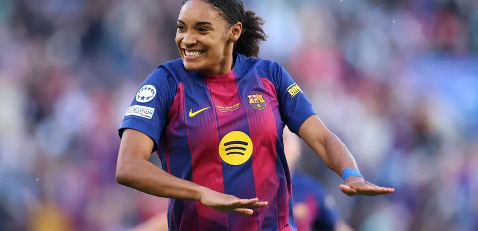 Jugadora de Barça celebrando un gol en el campo