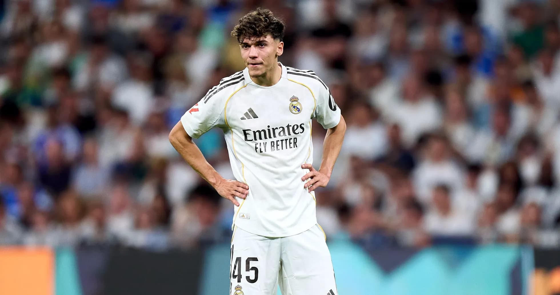 Jugador de Real Madrid en el campo durante el partido