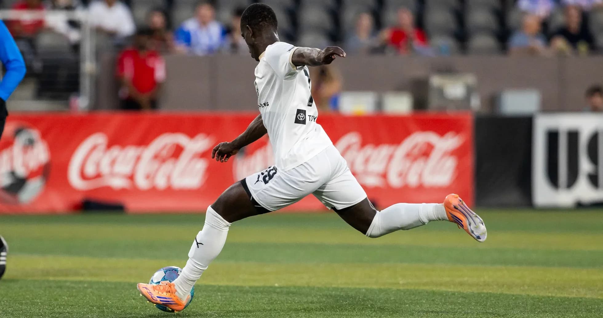 Jugador de Birmingham Legion en acción durante partido