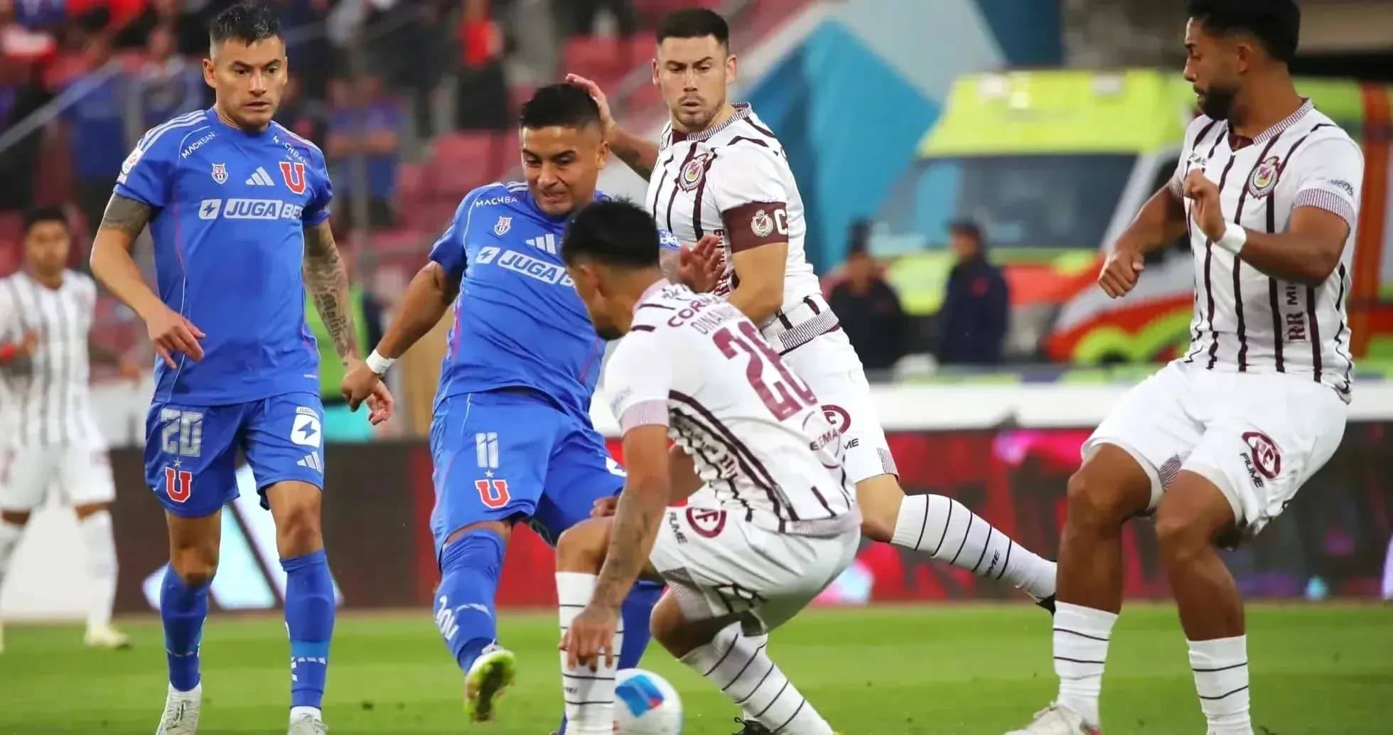 Jugadores de la Universidad de Chile en acción