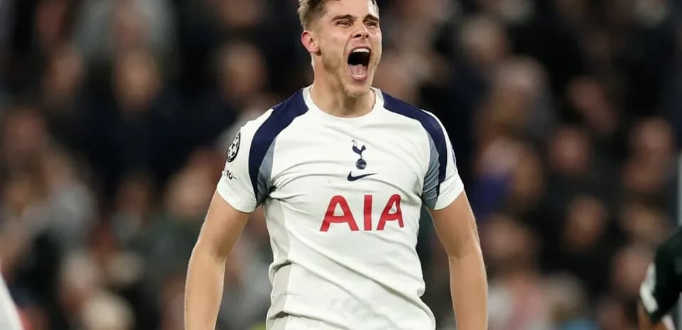 Jugador de Tottenham celebrando un gol en el partido