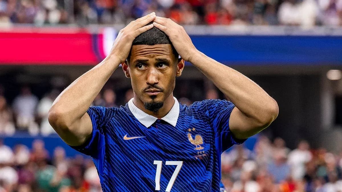 Jugador de Francia con manos en la cabeza durante el partido