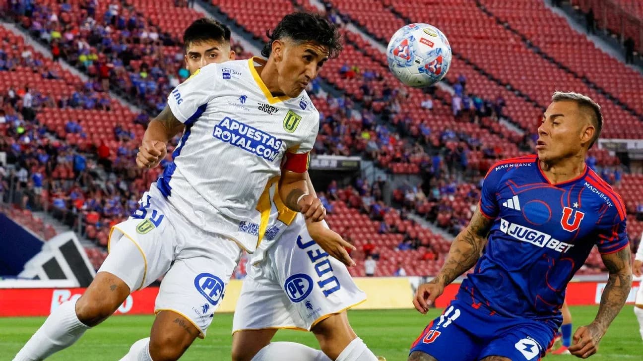 Jugador de Universidad de Concepción en acción