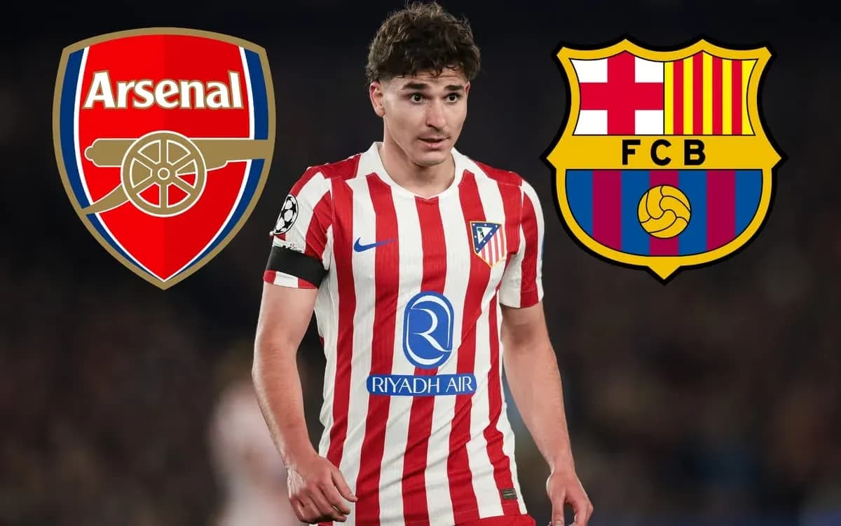Jugador de Atlético de Madrid con escudos de Arsenal y Barcelona