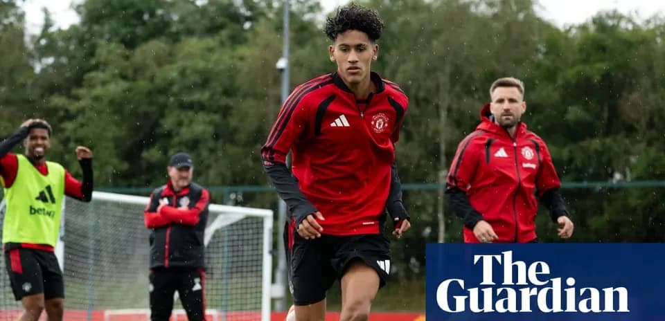 Jugador entrenando en la sesión de Manchester United