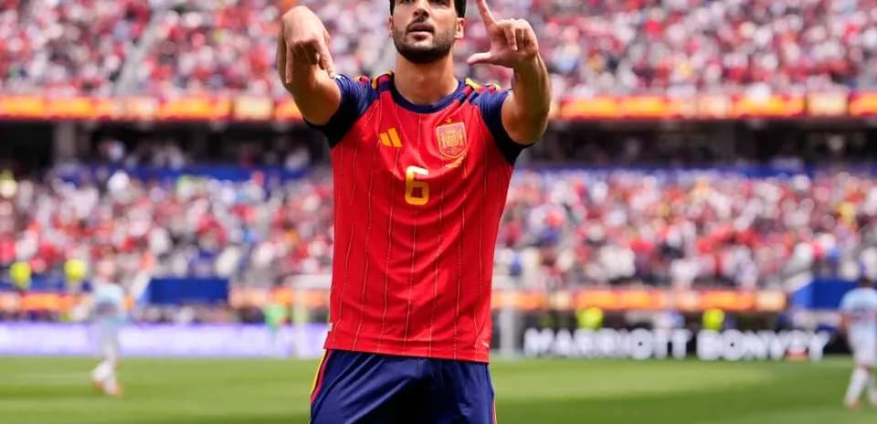 Jugador español celebrando un gol