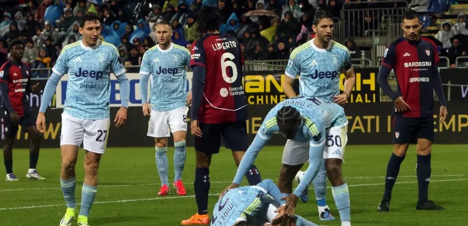 Jugadores de Juventus ayudan a compañero caído