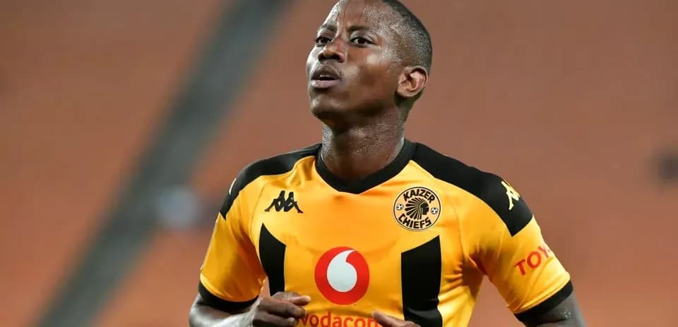 Jugador de Kaizer Chiefs en acción durante un partido