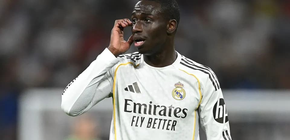 Jugador de Real Madrid en acción durante el partido