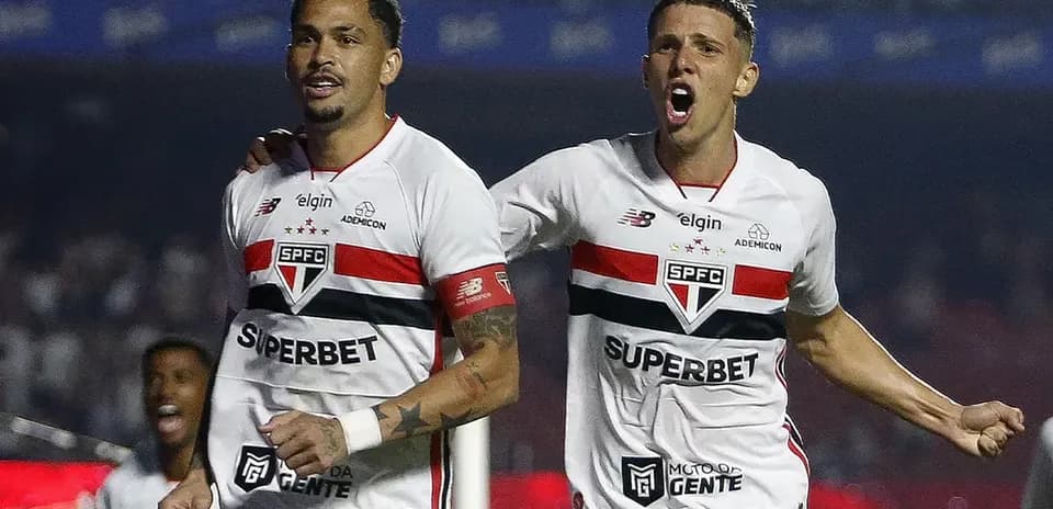Jugadores del Sao Paulo celebrando un gol