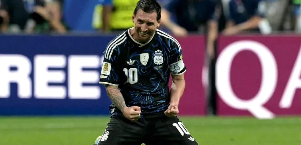 Lionel Messi celebrando en el campo de juego