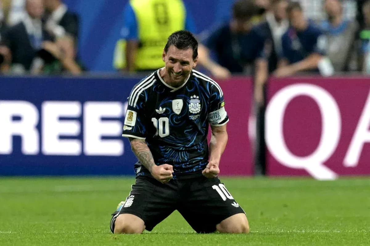 Lionel Messi celebrando en el campo de juego