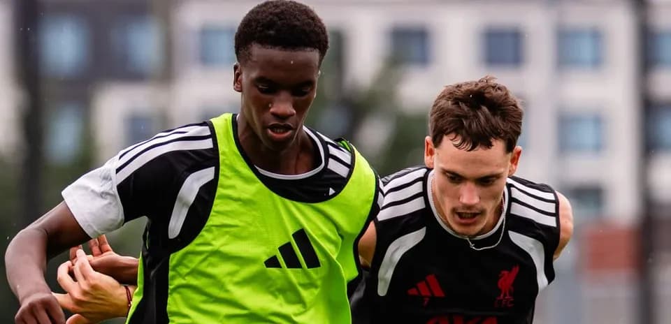 Jugadores compitiendo durante la sesión de entrenamiento