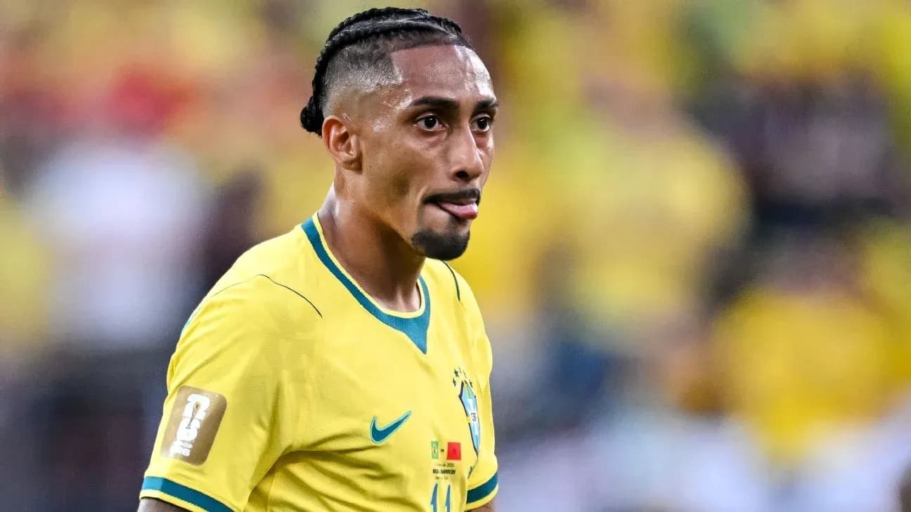 Jugador de Brasil en camiseta amarilla durante el partido