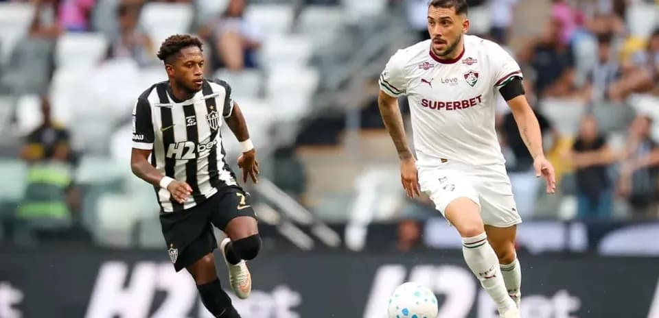 Jugador de Atlético-MG persigue a jugador de Chapecoense