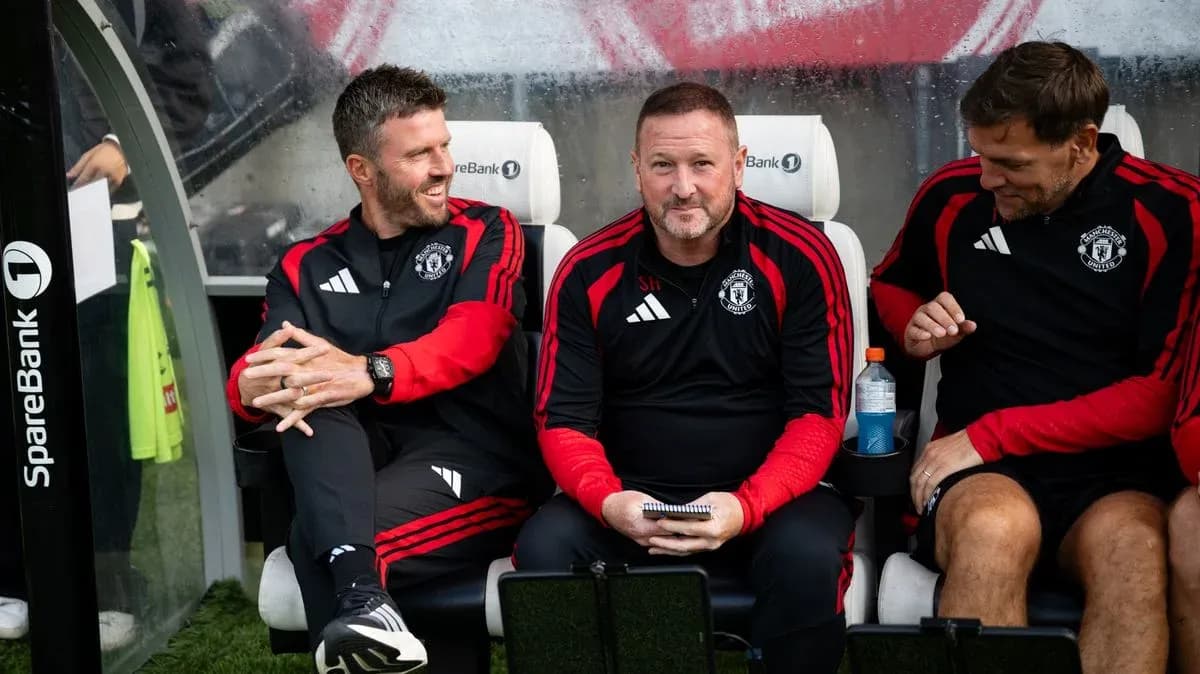 Entrenadores de Manchester United en el banquillo