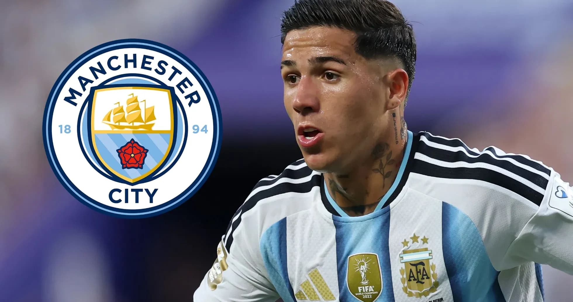 Jugador argentino en uniforme de Argentina con logo de Manchester City